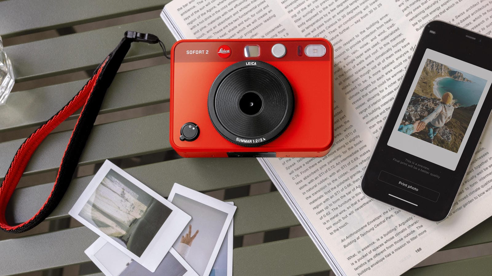 Leica SOFORT 2 combines digital and analog tech
